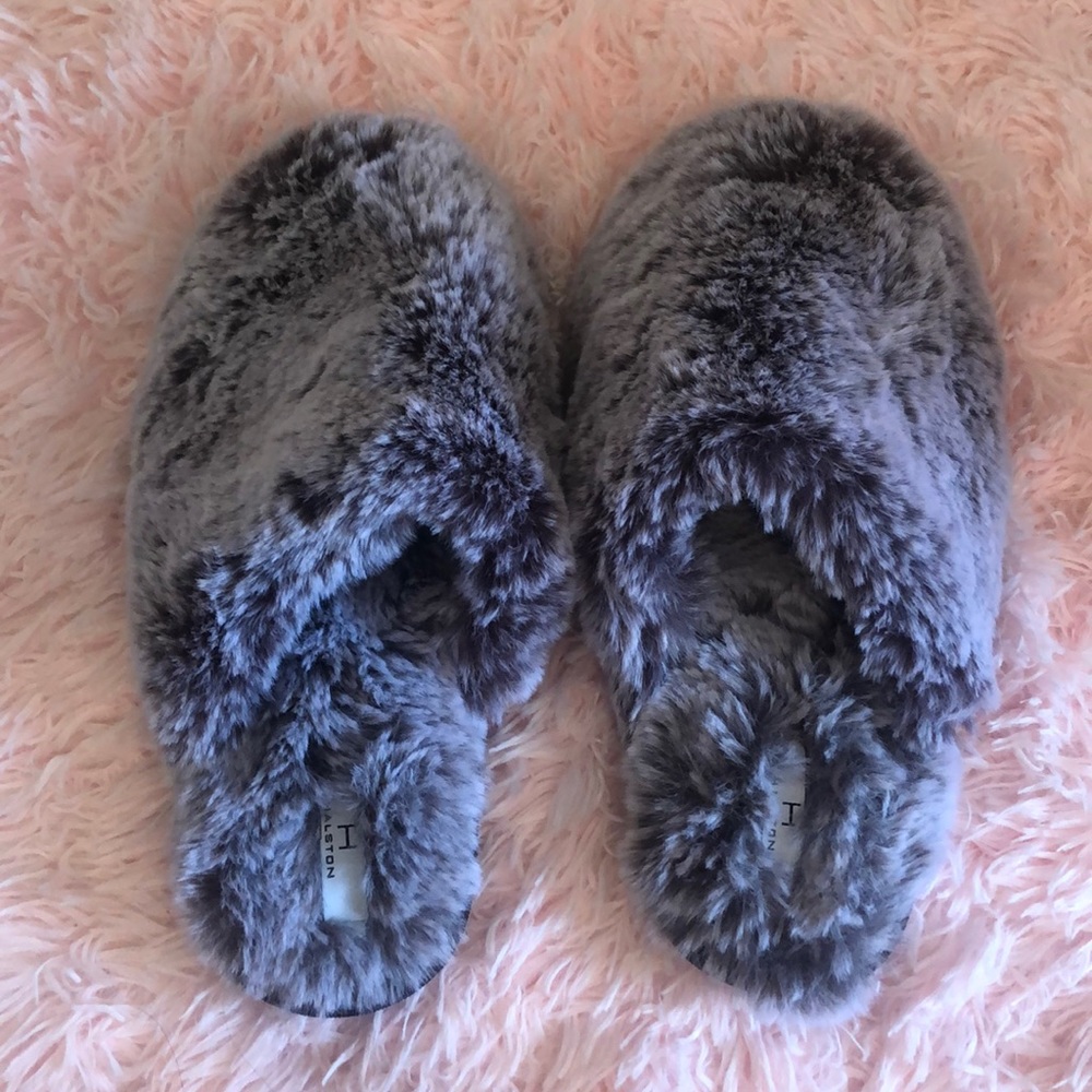 NWOT Super Cute & Fluffy Halston Slippers!